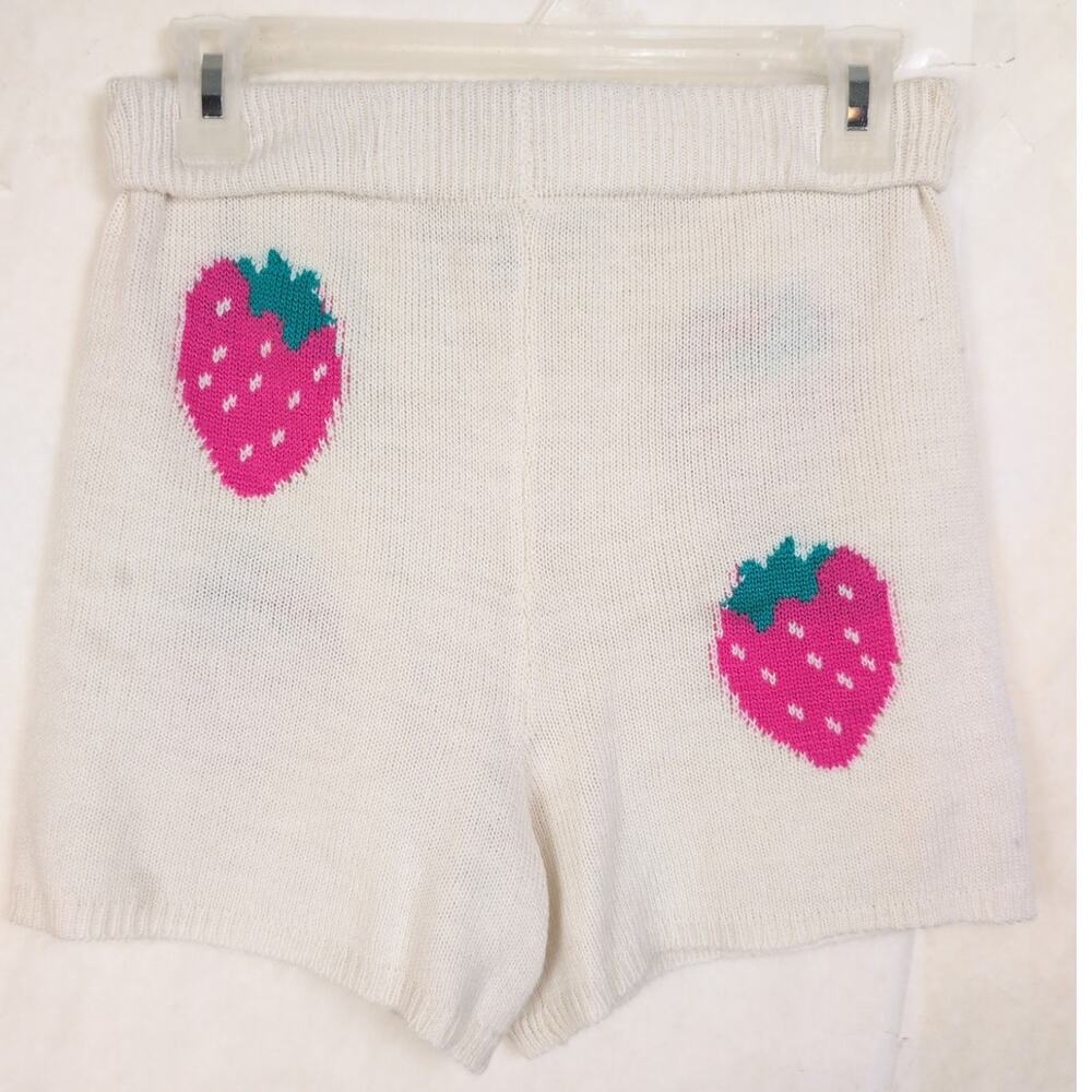 No Comment strawberry knit pull on shorts Size Medium Cream Intarsia Retro Fruit